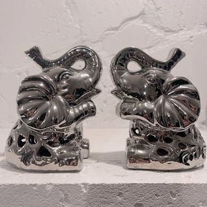2 silver elephant decor